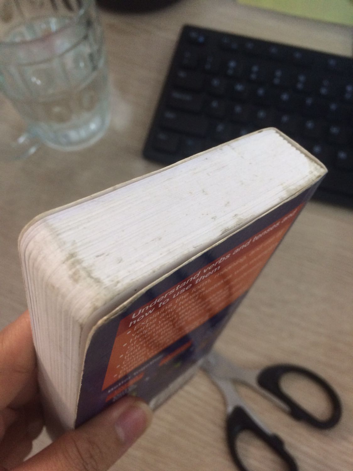 Sách cũ, bẩn, sờn hết như này mà giao cho khách đc. Đã thế k bọc hàng k gì hết. Gói vào 1 cái hộp cũng móp méo k kém. Mình mua tiki nhiều nhưng lần đầu bị ntn. Có quyển cũng bị quăn góc nhưng k đến nỗi ntn. Mình đã trả lại và mong tiki sớm giải quyết.