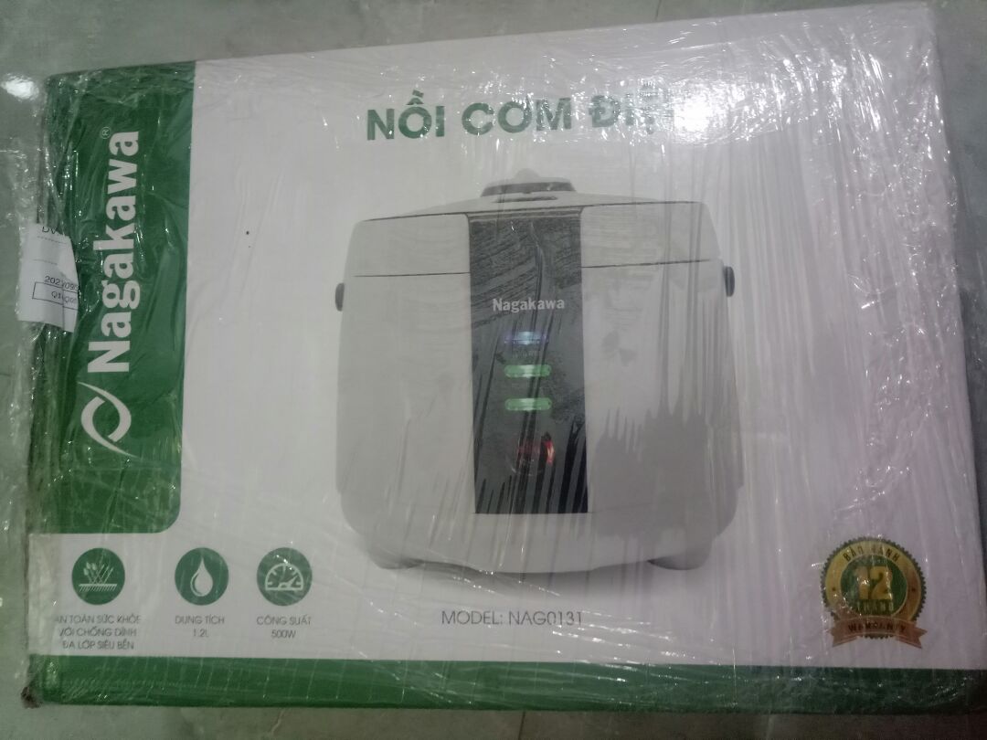 Mình đặt đợt dịch nên giao hàng khá lâu. Bù lại nồi cơm xịn xò, to hơn mình tưởng tượng. Nấu cơm ngon, nồi đẹp, lúc nấu có đèn sáng nhìn vui mắt. Nói chung với giá hơn 500k mà được nồi cơm như này là quá ưng rồi