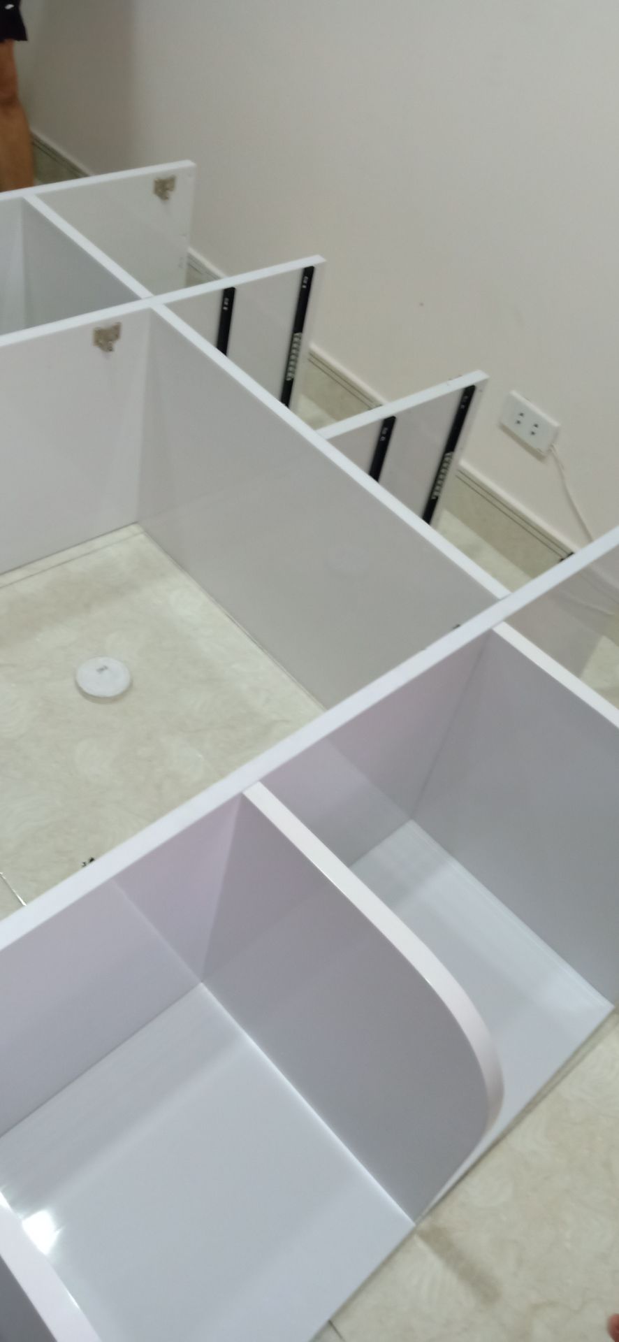 tủ đẹp, không móp méo trầy dứt. tính ra rất sang