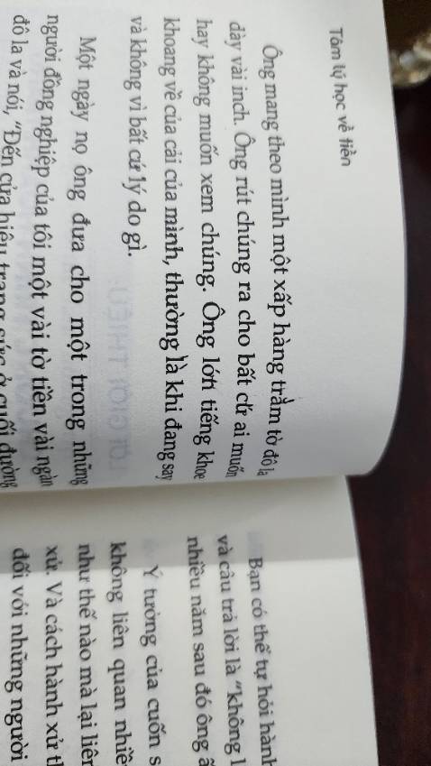 Có thể là sách giả, vì xuất hiện quá nhiều lỗi về mực in, mong Tiki kiểm định, kiểm soát về chất lượng kỹ hơn.,... đây chỉ là những hình ảnh đại diện cho lỗi, còn nhiều trang nữa.