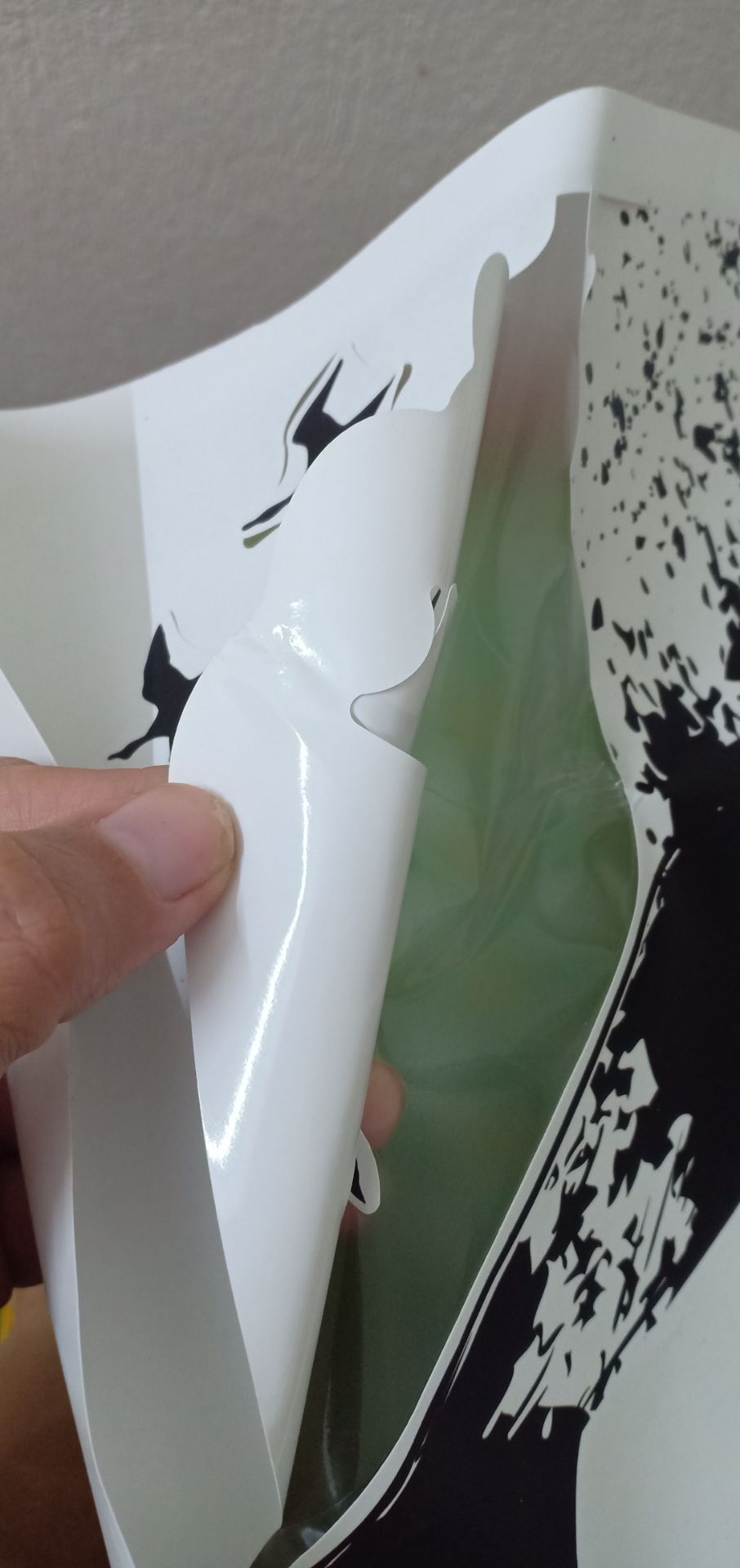 decan khi bóc ra thì phần dán ko có keo nên ko dán đc. mong tiki cho đổi hàng