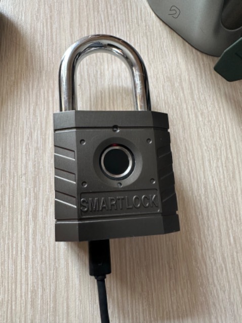 Sản phẩm như quảng cáo, mở vân tay khá nhạy. Hy vọng nó sẽ bền và pin lâu trên 6 tháng như quảng cáo