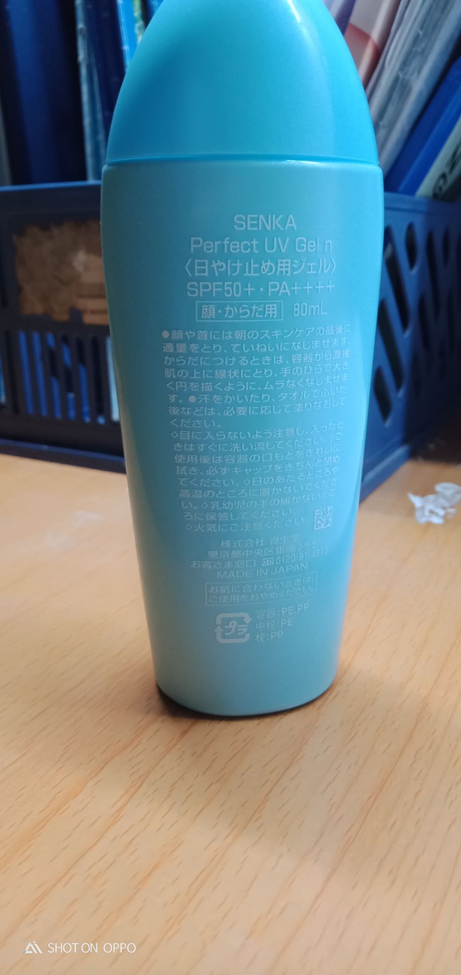 giao hàng nhanh. chai kem chống nắng khá đầy. mk bôi thử 1 lần ko thấy dị ứng. mùi cam chanh. có nâng tông 1 chút nếu bôi đủ lượng KCN. thấm nhanh, da mk HH thiên dầu bôi khá thoáng, ko bị bí. có kiềm dầu. nói chung khá ưng loại này.