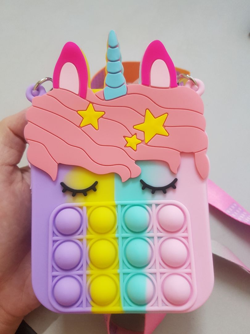 Mình vừa nhận hàng xong, shop ship hàng nhanh thần tốc. Túi cute lắm, bé nhà mình rất thích, thoải mái đeo đi chơi đựng lì xì tết này.