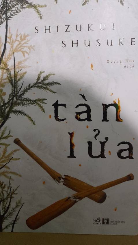 Đọc mà mình rợn tóc gáy, vì nhân vật Takeuchi quá giống 1 kẻ mình đã từng gặp, may mắn là kẻ đó chưa đủ gan giết người, hoặc mình đã nhận ra để nhanh chân trốn được, chứ ko có lẽ mình đã trở thành nạn nhân của hắn. 1 nhân vật quá đáng sợ, mà vì đó là nhân vật được xây dựng từ những hình ảnh có thật có thật ngoài đời nên lại càng thêm phần đáng sợ.
