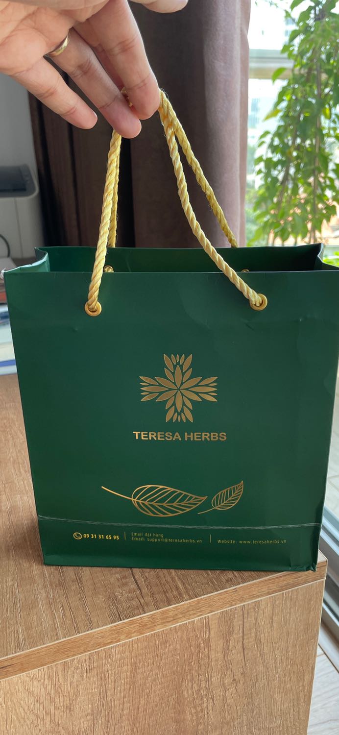 Hộp này là hộp thứ 2 mình mua rồi, sản phẩm của Teresa Herbs mình mua nhiều loại cho bố  mẹ dùng rồi vì có niềm tin vào chất lượng của thương hiệu này. Đông Trùng này mình thấy bào chế như thế này tiện dùng. Bên bán đóng hàng cẩn thận lắm, đến tay mình mà sản phẩm vẫn đẹp như ngày trước đi mua trực tiếp. Cho 5 sao về chất lượng và sự phục vụ có tâm!