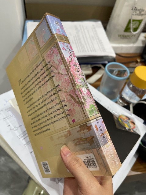 Hàng đóng gỗ kỹ càng, tận 2 túi seal, giao cũng khá nhanh, sách về ko bị móp méo, đầy đủ phụ kiện