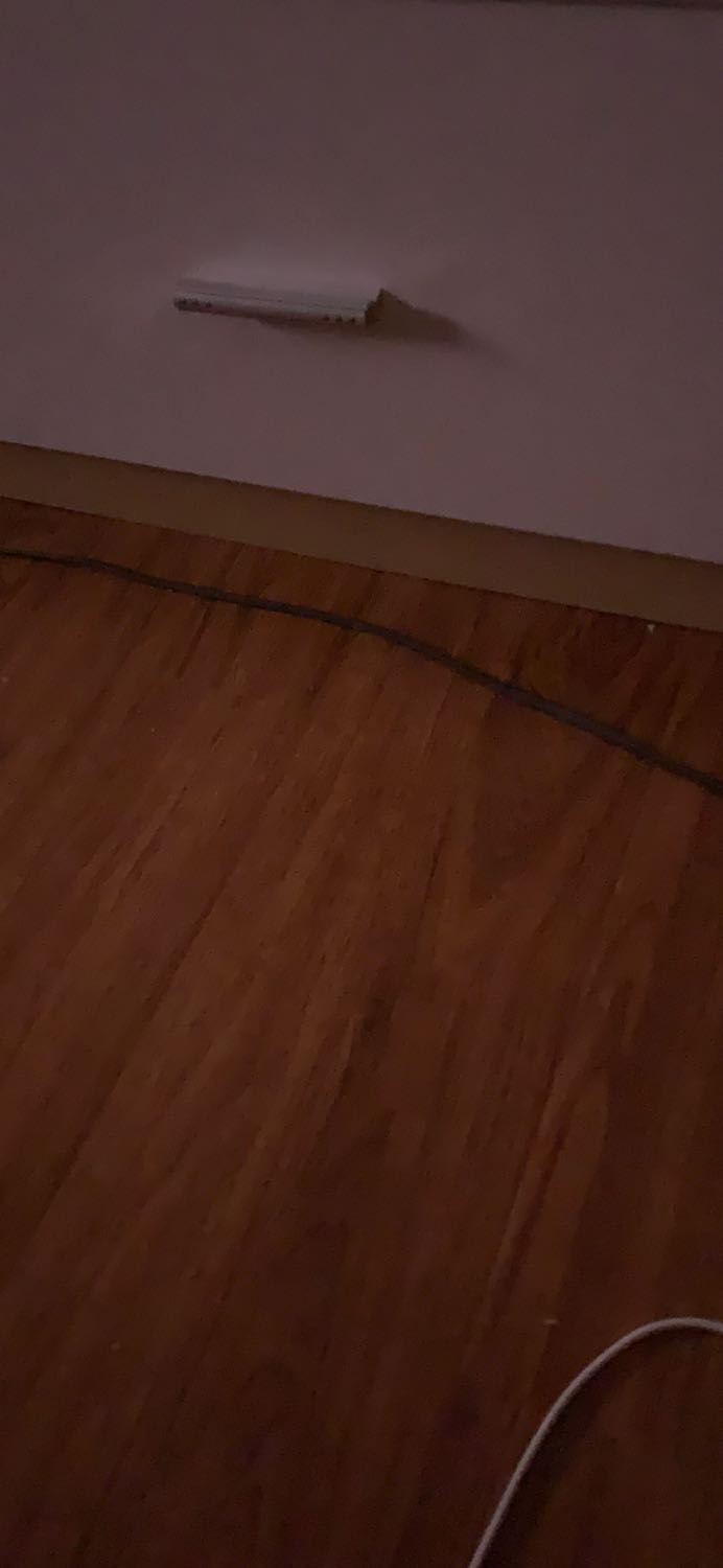 Sản phẩm không hoàn toàn đúng chất lượng như quảng cáo. Hàng đúng với giá tiền thôi. Ko có hướng dẫn lắp và không có người lắp. Rất khó khăn và mệt khi lắp. Người ship cũng không nhiệt tình. Hơi thất vọng. Mà sắt cũng không được mịn hơi gia công