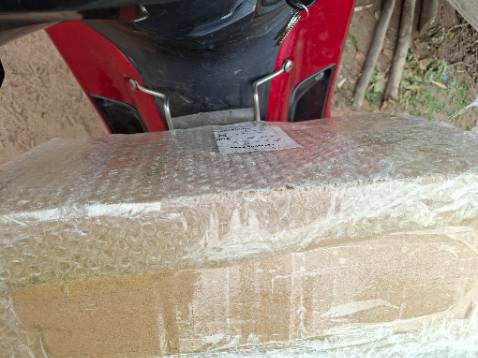 Sách khá nặng nên chưa dám bóc ra xem, chờ mua kệ sách mới là trưng "em ấy" hết sảy.