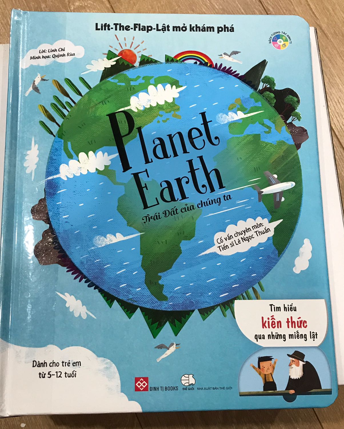 Sách bọc cẩn thận. Sách đẹp, lật mở tương rác khiến con mình rất vui. Thông tin dễ hiểu, dễ đọc. Rất hài lòng với sách Đinh Tị.