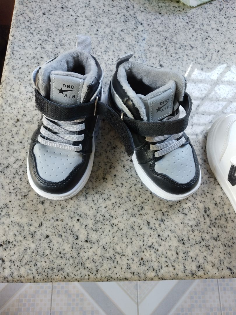 Hàng rất là xịn sò nvgh rất lịch sự cho tất cả 5 sao hẹn sẽ mua tiếp, Hàng rất là lịch lãm, bé mang vào đẹp đã man, lúc đầu xem trên tiki đã mê mẩn rồi và khi giao hàng tận nơi trong rất là đẹp.