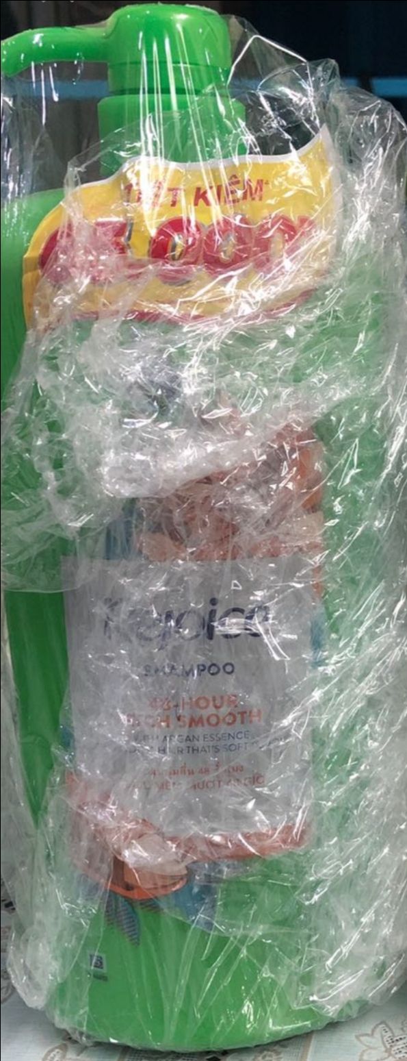 Sản phẩm giá rẻ hơn siêu thị và còn được tặng kèm Bình nước tiện lợi và Quạt cầm tay mini. Đóng gói cẩn thận và chắc chắn. Hương thơm quyến rũ sau khi sử dụng.