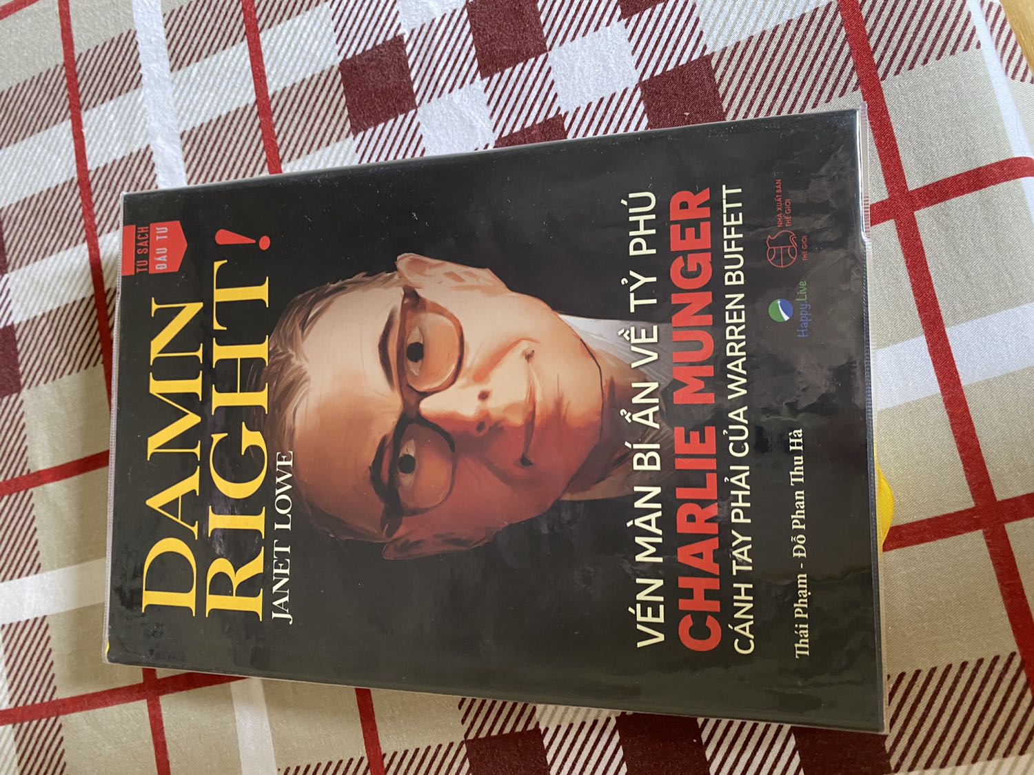 Mình chưa đọc nội dung nhưng sách đẹp, tiki giao nhanh. Mình rất trong trọng những quyển sách về trí tuệ của Charlie Munger và Warren Buffet. Sách về Bufett thì nhiều nhưng về Munger còn rất ít ở thị trường VN. Vậy nên mình rất mong đợi tác phẩm này! Cảm ơn Happy Live