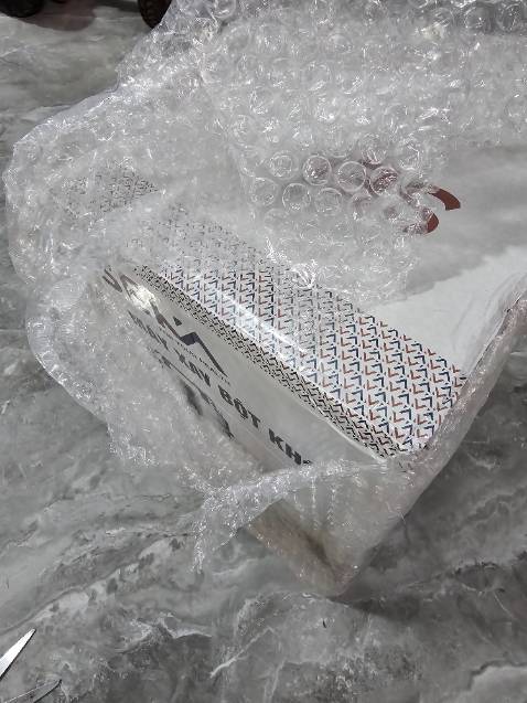 Giá cao hơn trước, đóng hàng ẩu, móp méo hộp. Lớp chống sốc có 1 lớp. Khác hoàn toàn với 2 lần mua trước qua KOC