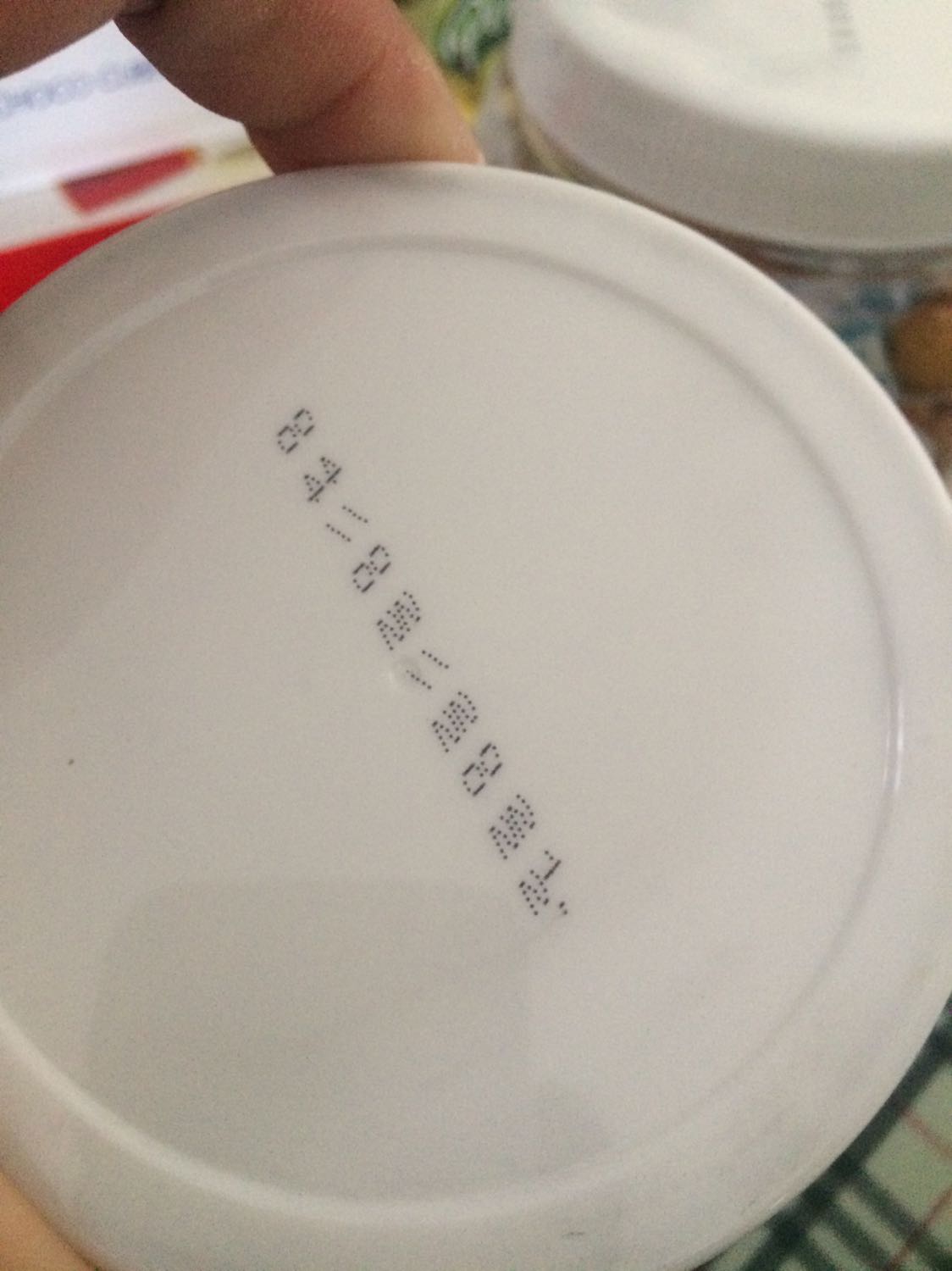 Mình rất tiếc khi phải đánh giá 1 sao cho sản phẩm này!
- Sản phẩm nhận được ko phải sản phẩm đặt mua. (Khác chủng loại, khác thương hiệu)
- Bao bì nhản mác quá sơ sài, đến khối lượng của sản phẩm còn không ghi.
- Chất lượng sản phẩm rất thấp, lớp bột ở ngoài đậu cứng như bê tông cốt thép (chống chỉ định với người lớn tuổi, người không dùng răng thật...)
- Chủ yếu là ăn bột, đậu rất rất bé nhé.