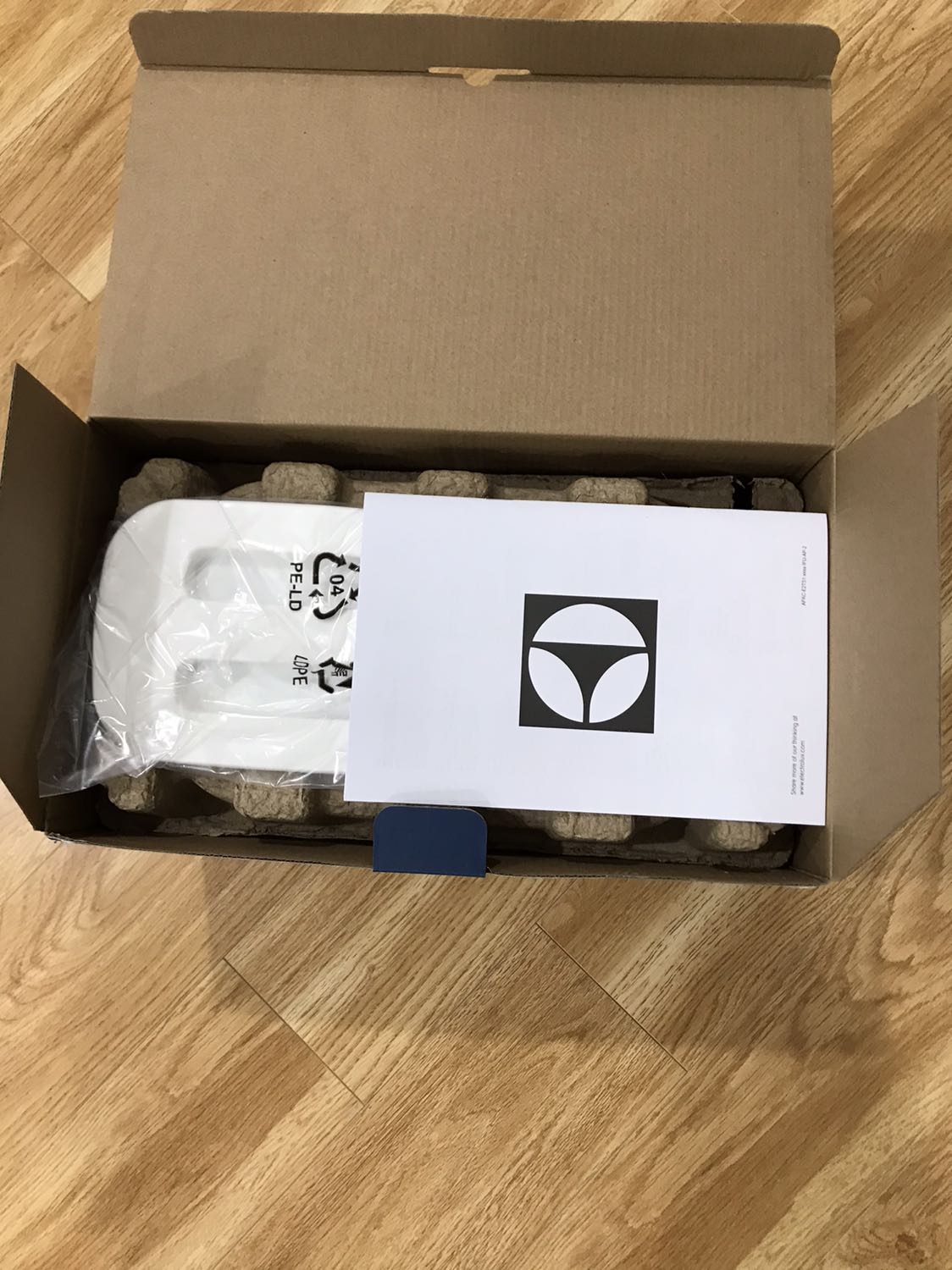 Mình nhận được hàng rồi, thiếu giấy bảo hành. Máy cắm điện không vào. Mong tiki đối sản phẩm giúp mình