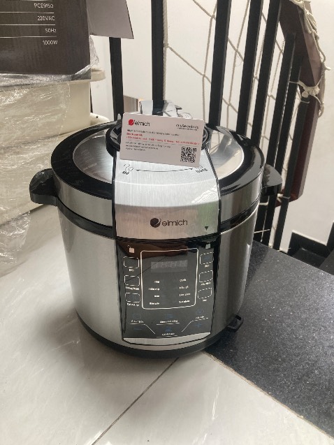 Ko tin được luôn, đặt hàng xong, 30 phút sau Tiki có mặt ngay trước cửa nhà giao luôn! M trước mua cái nồi Tefal rồi, lòng mỏng hơn Elmich nhiều. Nhà m sài ấm nước, bếp điện elmich ưng quá nên giờ phải sắm thêm em áp suất này. Bếp với ấm mình sài mỗi ngày hơn 5 năm rồi, ko ho hen hư hao gì hết trơn. Sắm thêm được bé áp suất xinh gái này thích quá