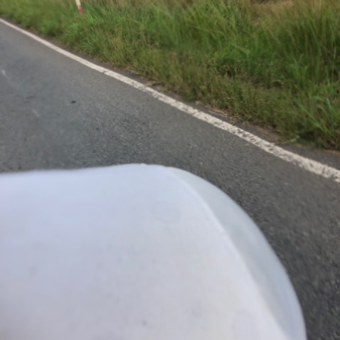 Nhỏ hơn mình tưởng, không màu, mùi nhẹ nhẹ sd thấy man mát lúc đầu, sài cũng được.