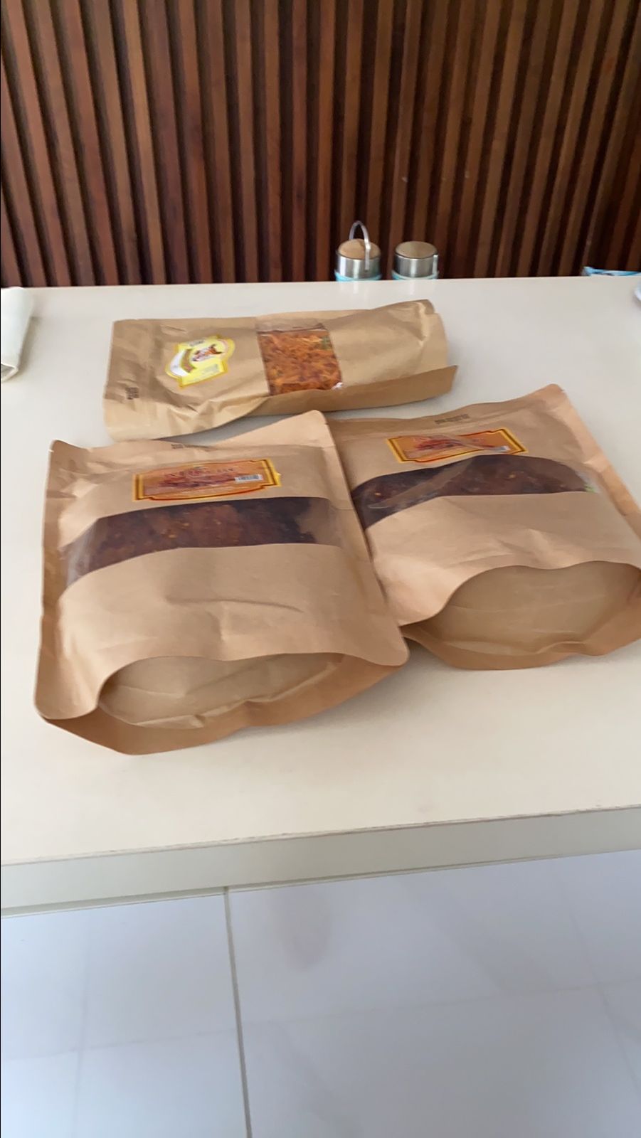 Giao hàng khá nhanh, vẫn chưa ăn thử nên sẽ bổ sung review sau nhé, mặc dù đọc giới thiệu đã thấy khá ổn rồi.