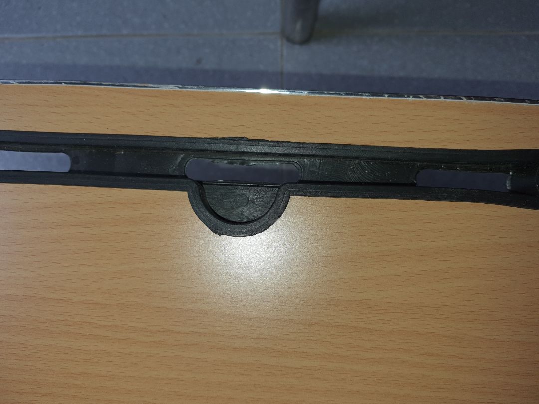 sản phẩm hợp lý với mức giá, giao hàng nhanh, keo  phần viền bàn chưa được xử lý kỹ, dùng được