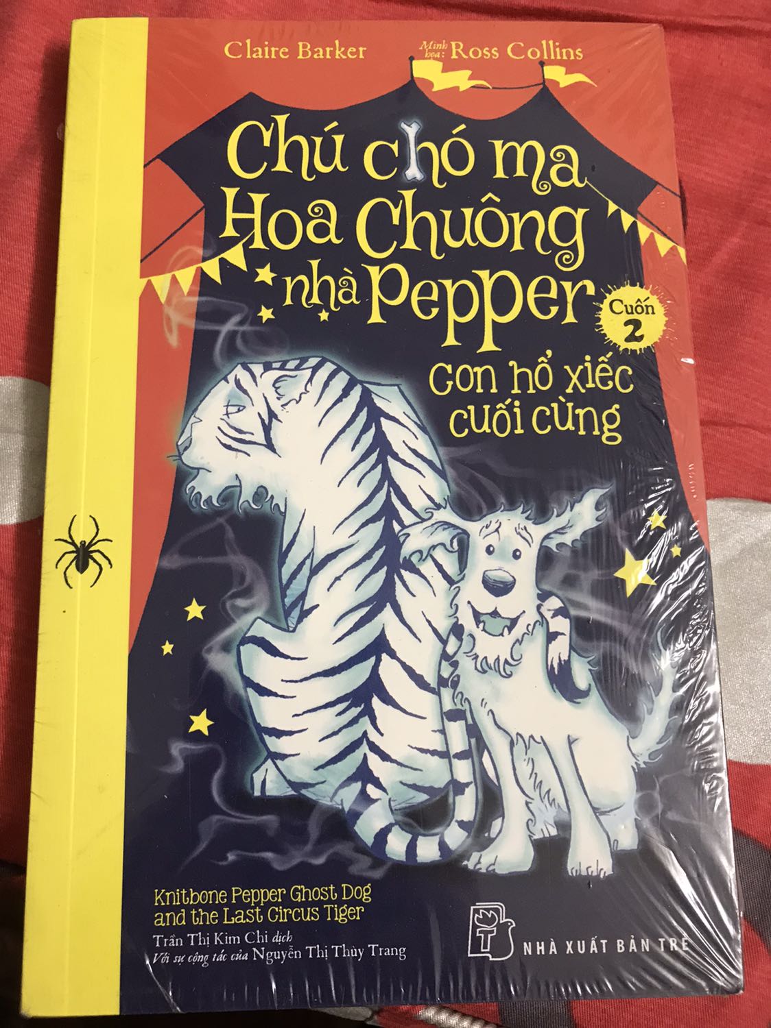 Sách về nhanh nguyên seal, còn mới dù ở trong kho cũ của nxb Trẻ. Tiki giao hàng nhanh và cẩn thận.
Nội dung cực kỳ thú vị rất thích hợp với ai yêu thể loại truyện cho young adults và fantasy, cũng rất nhân văn và ý nghĩa nữa.