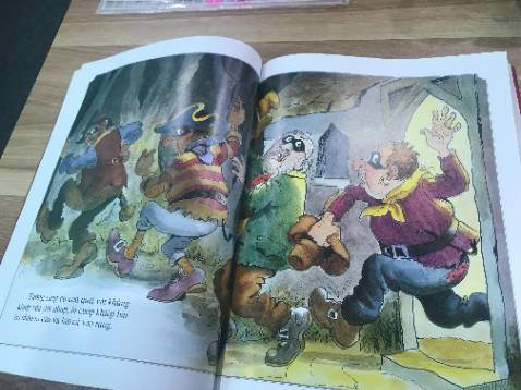 Tiki Tiki, Tiki, lần nào mua sách là hài lòng lần đó.
Ưu điểm không lẫn vào đâu được, giá rẻ hơn mua trực tiếp , giao hàng nhanh nhiệt tình, đóng gói cẩn thận, hàng đúng như ảnh trên web.
Riêng về mảng sách luôn ủng hộ Tiki.