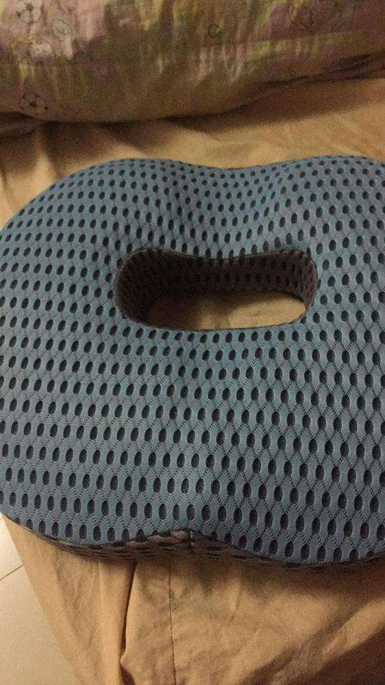 Ngồi rất dễ chịu, lớp vỏ bọc chắc chắn. Ngồi thoáng, ko bị bí tý nào. Thế ngồi khá vững, cảm giác đỡ mỏi đi nhiều. Sẽ ủng hộ Shop thêm. 
Nên mua nha các bạn!