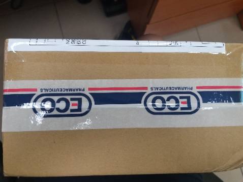 Giao hàng đúng dự kiến; hộp đóng gói rất cẩn thận, bên trong chèn nhiều lớp xốp bong bóng êm; sản phẩm đủ và nguyên vẹn (4 lọ 60 viên, được tặng 2 lọ 15 viên); có hoá đơn kèm theo của Ecogreen. Tổng quan: Bên bán hàng làm việc rất chuyên nghiệp.
Về mặt Jex: Mẹ mình dùng khoảng một tháng (hình như vậy, mình không nhớ rõ ngày nhận hàng) thì bắt đầu thấy đỡ đau nhức xương khớp một chút khi làm việc, do vậy sẽ tiếp tục dùng.