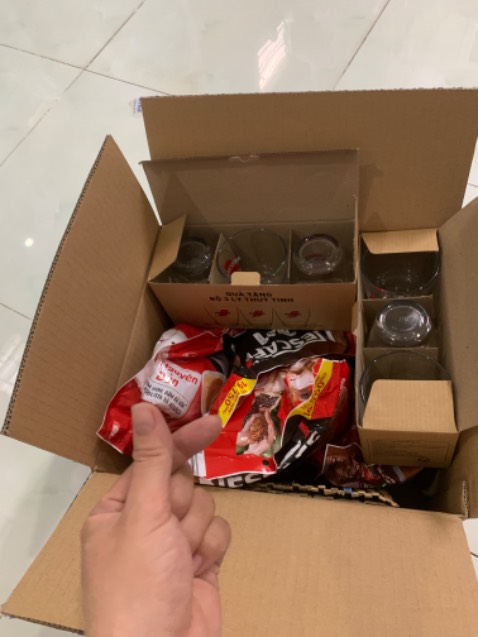 Hàng date sử dụng 2025 ok 
Mình mua lần đầu 5 combo 
Giao tặng đủ 5 bộ ly 
Shop uy tín lắm 
Chúc shop làm ăn phát đạt nhé ! Cứ uy tín như vậy mà phát huy ạ !