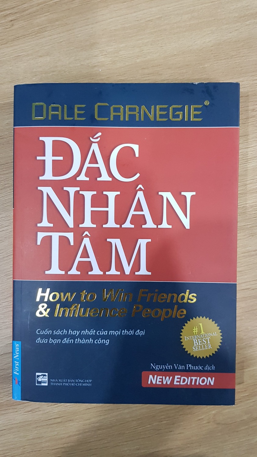 Đây là 1 cuốn sách ai cũng nên đọc. Nội dung sách là những nguyên lý căn bản nhất dạy về cách đối nhân xử thế. Đọc các ví dụ trong sách nhìn lại bản thân mình thấy được nhiều hành động mà bản thân cần phải sửa. Chất lượng giấy của sách lại hơi tệ.