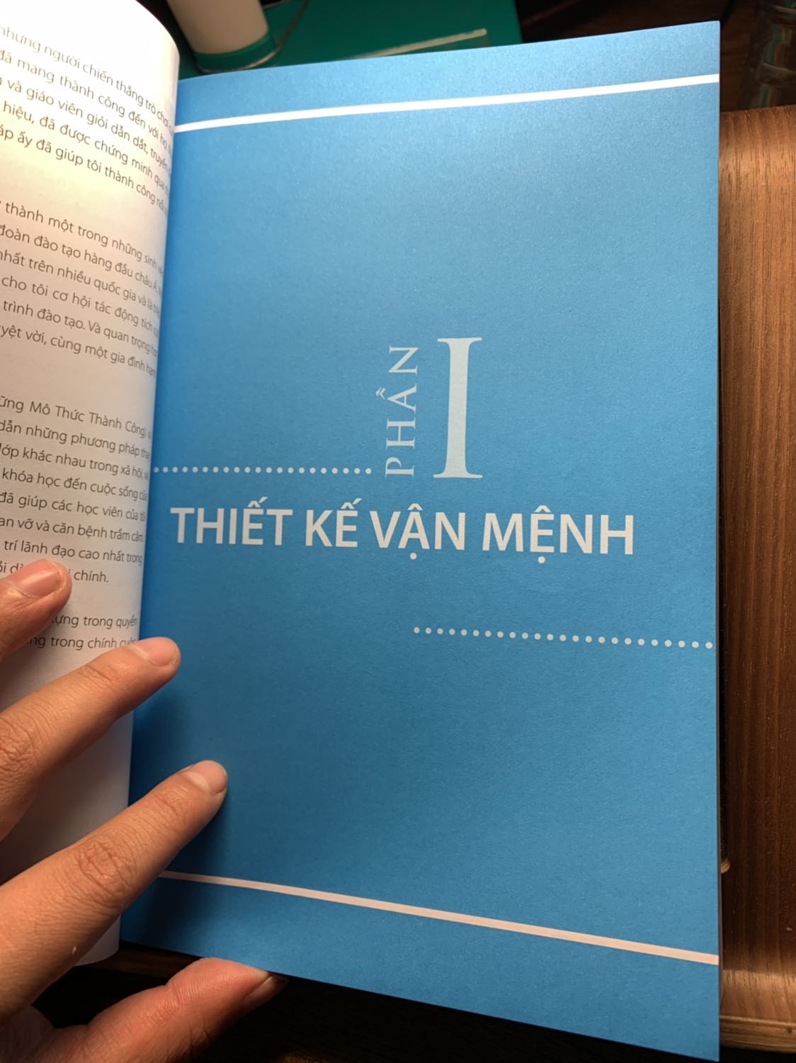 Sách giấy đẹp, chất lượng in tốt. Chỉ khác chỗ bìa quảng cáo với bìa ngoài khác nhau. Nội dung chưa đọc nhưng chắc hay. Nói chung là riêng chất lượng giấy, mực khá đáng tiền.