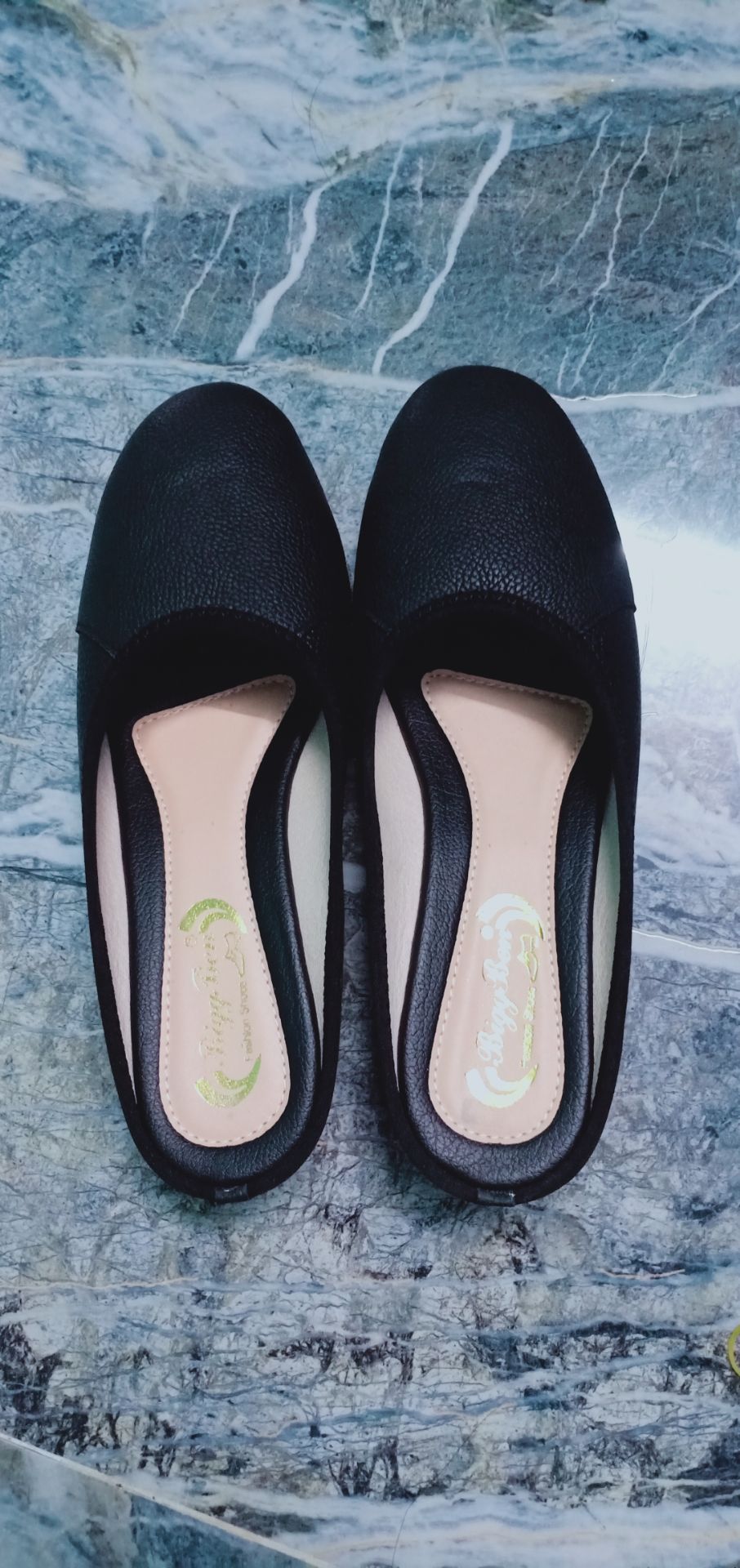 đặt size to 40 mà shop cạo số 39 đi rồi dán số 40 vào, may đi cũng vừa chứ không mất công trả lại, shop không có size 40 thì thôi đăng làm chi.