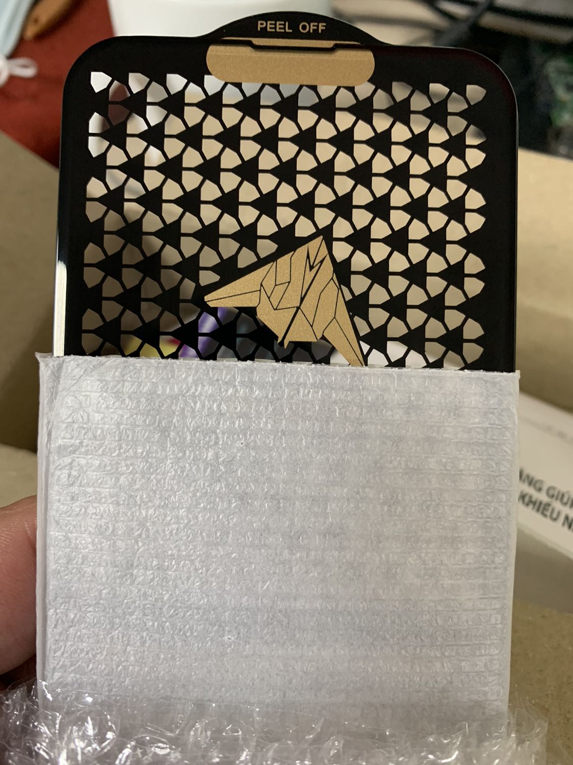 Đã nhận được miếng dán cường lực. Hàng đóng gói cẩn thận, shop còn tặng thêm mấy đồ nhỏ nhỏ xinh xinh nữa.