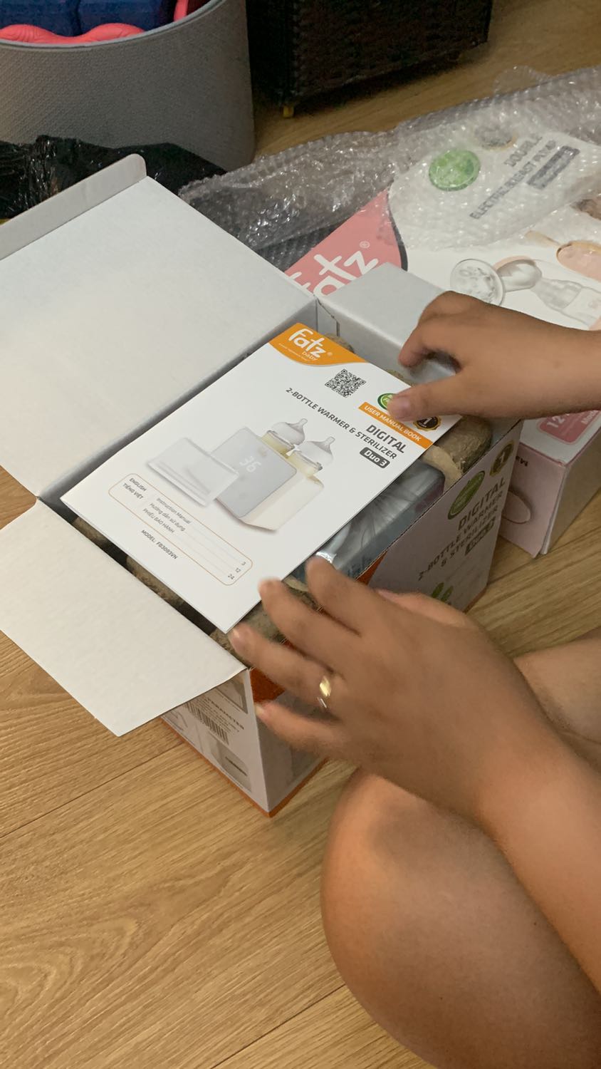 Máy đẹp, chắc chắn. Mua trên tiki nên cũng có phần an tâm. Cơ mà chỉ thắc mắc là mã QR trên vỏ hộp khi quét lại ra đường link của sản phẩm khác, mặc dù cũng là link của Fatz VN