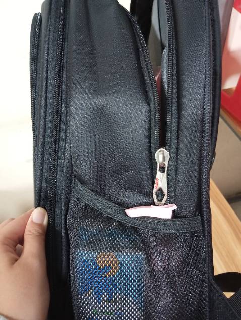 Balo rất ổn nha. Khoá kéo dễ dàng. Chất liệu vải balo mình thấy tốt. Thiết kế cũng đẹp, không quá to cồng kềnh, nhẹ, nhưng vừa đủ rộng để mang laptop, sách vở,... Mình rất hài lòng với sản phẩm. Giá cả vừa phải. Nhất định khi cần sẽ đặt 1 cái nữa.