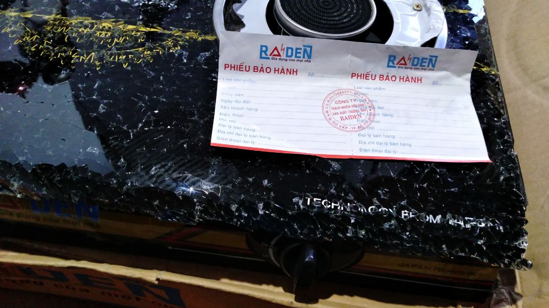 kính vỡ vụn luôn rồi... còn đâu mà dùng