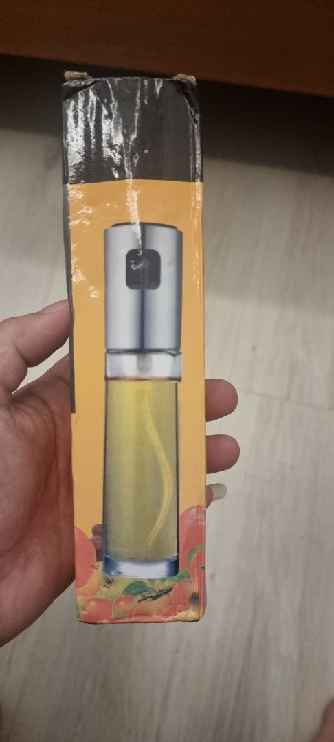 Sản phẩm chất lượng, lọ bằng thủy tinh chắc  chắn. Có điều cổ lọ khá nhỏ đổ dầu vô hơi khó dễ bị chảy ra ngoài