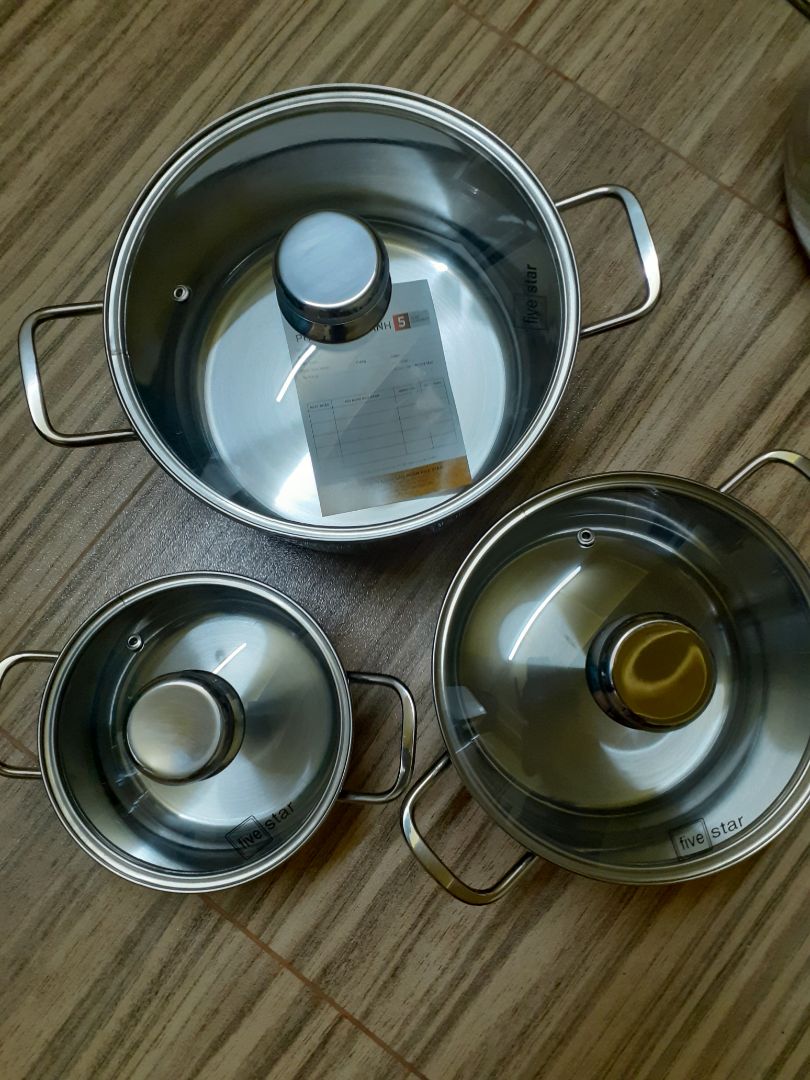 sp nhận được đầy đủ , không bễ vỡ . sp khá tốt , cầm khá nặng , sp dày dặn pwr cả đáy và thành nồi . về chất lượng sp mình chưa đánh giá được vì chưa sử dụng .