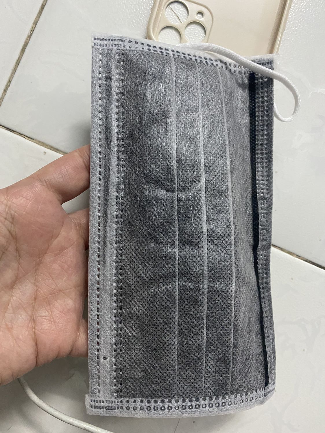 Mình mua rất nhiều khẩu trang của TD Care. Những lô trước đây, chất lượng tốt nên mình rất ưng ý. Tuy nhiên, đợt này chất lượng cực tệ. Khẩu trang bị lỗi rất nhiều,1 hộp có khi hơn 10 cái bị lỗi,  k có thanh sắt nẹp mũi, k có dây đeo, nhiều cái thanh sắt đc làm rất tạm bợ, chỉ cần đeo 1- 2 tiếng à thanh sắt bị lòi ra ngoài. Mình rất thất vọng