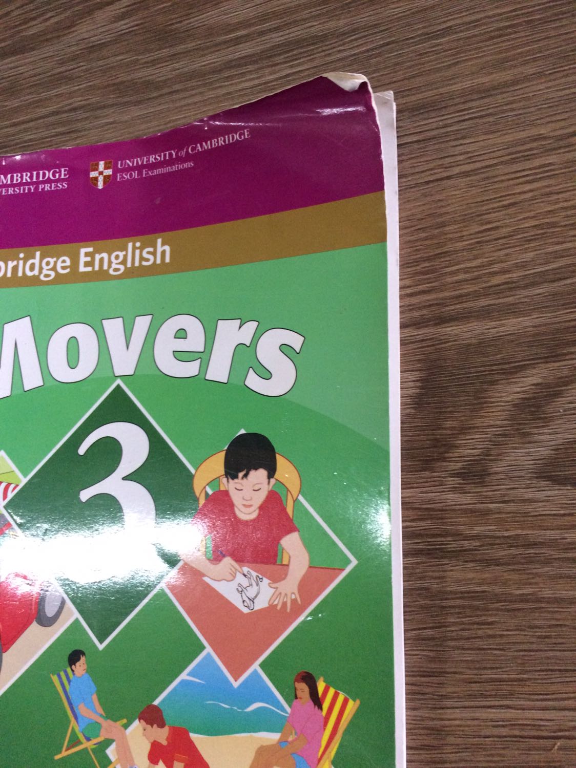 Cả bộ mình đặt mua mới nhận dc 8/9 quyển. Nhìn chung là sách đã qua sử dụng rồi. Mình đặt mua là sách mới chứ có phải mua sách cũ đâu. Những quyển khác còn chấp nhận dc riêng quyển số 3 cũ quá. Vậy giá tiền là giá bán của sách cũ hay sách mới vậy shop?. Shop đổi sách mới cho mình đi