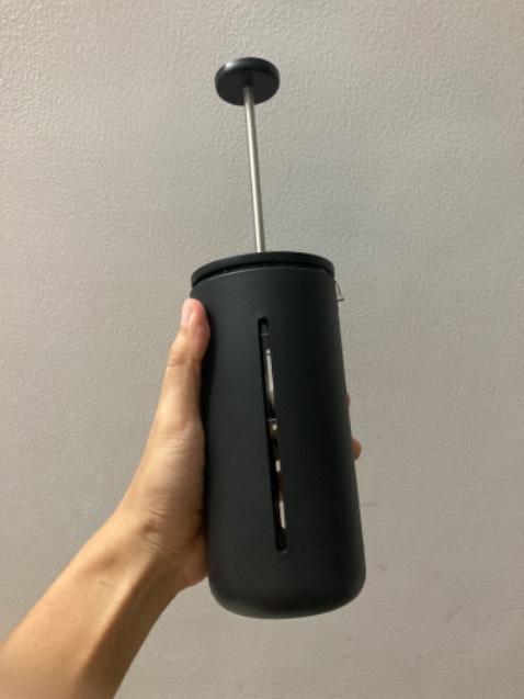 Bình thiết kế đẹp, chắc chắn nhé. Tuy nhiên hơi nhỏ, xài một người thì ok. Mỗi lần dc tối đa khoảng 300ml cf ah.