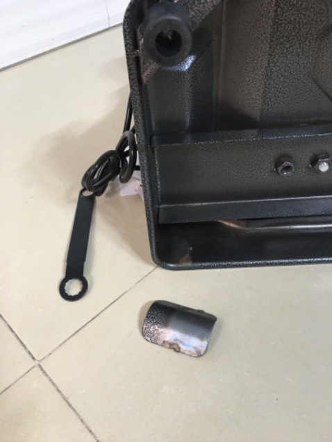 Tôi mới nhận hàng , khi kiểm tra thì 1 chân đế bị bung mối hàn , chưa sử dụng nhưng cảm thấy nhà sx , phân phối cẩu thả quá