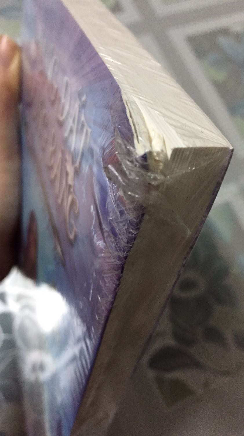 Tốc độ giao hàng của tiki thì k cần phải nói nhanh hơn dự kiến còn sách đến vẫn còn màng bọc nhưng bị dập mép mà mh quan tâm đến bề ngoài nên hơi khó chịu  còn về nội dung thì mình chưa đọc nên k ý kiến