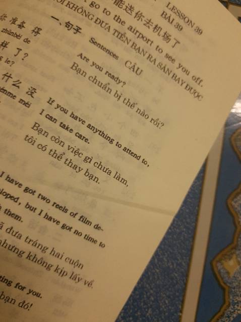 Sách có nội dung hay nhưng khâu in ấn ẩu. Hầu như nội dung chính của sách, chữ bị mất nét, mờ, đậm, và không rõ chữ. Người đọc không đếm được số nét trong chữ. Không thấy được nét đậm nét nhạt của chữ.

Chữ trong phần mục lục rất sắc nét nhưng chữ trong nội dung của sách thì hầu như bị vấn đề trên. Nếu không để kỹ ban đầu có thể làm mình nghĩ sách tốt nhưng không phải như vậy.

Chữ in lem mực như vậy học rất chán nản, học sai và không thấy được cái hay của nét đậm nét nhạt. Phải tra lại ở một nguồn khác rất mệt.

Sách giao cho mình cũng bị nhăn chút :)