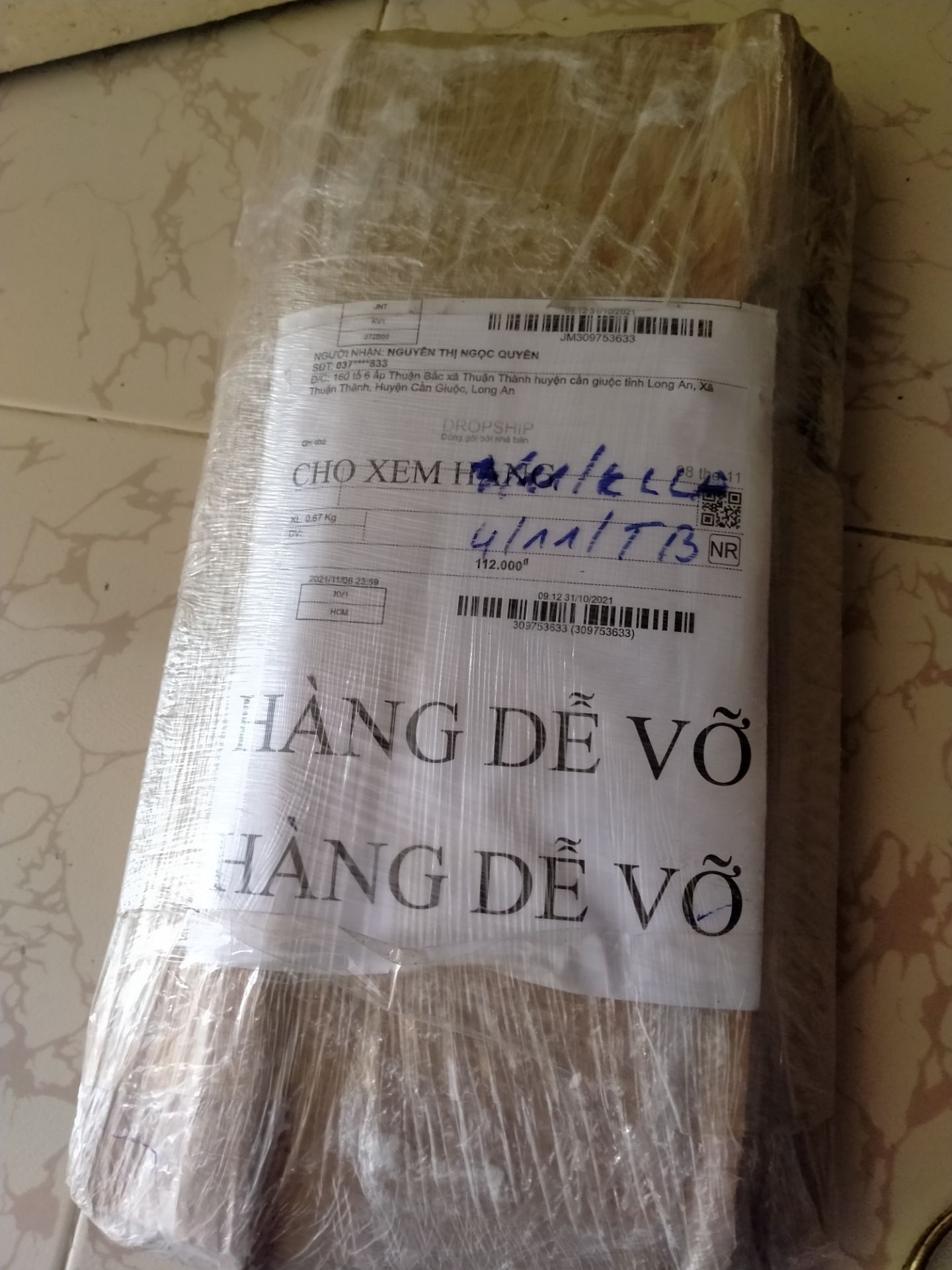 trời ơi tưởng chảo nhỏ vừa phải, ai dè nhỏ hơn vòng tròn cái tô nữa, mua  để ngắm, chứ chiên xào gì hu hu, hết 112000₫. lại tiền ship mắc hơn *** quá chừng luôn á, mấy chảo này cần ra chợ mua lựa chọn mới được....