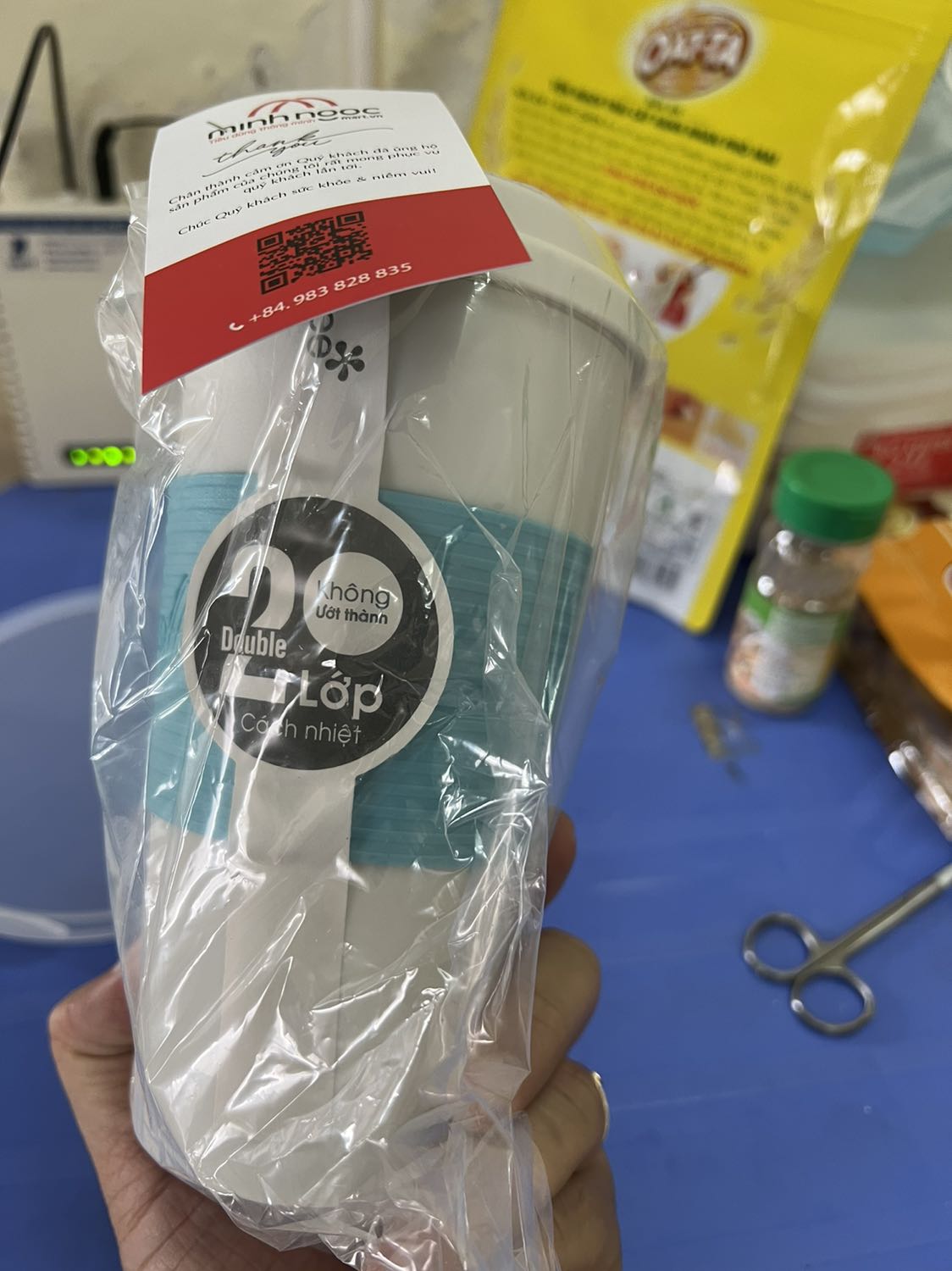 Shop giao hàng nhanh. Đóng gói cẩn thận. Hàng còn nguyên team nhãn. Cái cốc tặng kèm đúng màu mình thích nên cộng thêm điểm cho shop. Ghế ngồi đỡ đau mỏi lưng có thấy. Cảm giác không quen khi mới dùng ghế lần đầu. Ghế rất đẹp và chắc chắn. Shop giao hàng nhanh. Đóng gói cẩn thận. Hàng còn nguyên team nhãn. Cái cốc tặng kèm đúng màu mình thích nên cộng thêm điểm cho shop. Ghế ngồi đỡ đau mỏi lưng có thấy. Cảm giác không quen khi mới dùng ghế lần đầu. Ghế rất đẹp và chắc chắn.