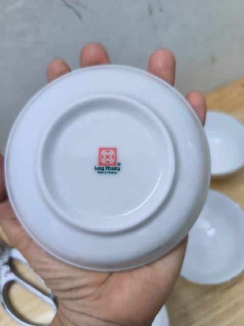 Màu trắng tự nhiên ,rất đẹp, sử dụng rất tốt