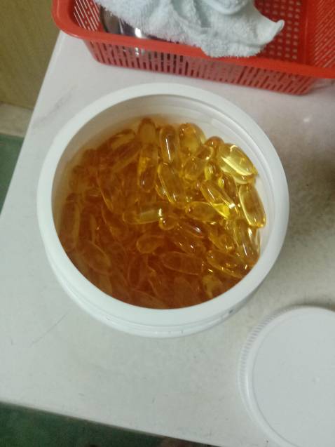 Shop giao hàng sản phẩm ok không có vấn đề gì, thuốc không bị dính, gói cẩn thận, còn tác dụng thì không biết được để uống một thời gian sẽ nhận xét sau