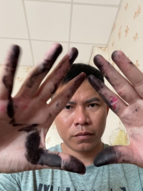 Hàng giao bị mực đổ, nhắn tin đổi hàng mà không thấy bất kỳ hồi âm. Đề nghị Tiki nên bảo vệ người tiêu dùng. Lúc mới nhận, thì hộp đen đã bị đổ ra hết 1/3 hủ! Quá xá bất mãn