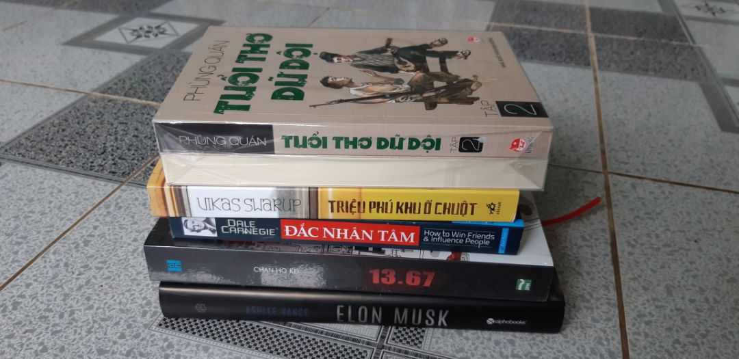 - Bữa mua bản tiếng Anh mà ko đc, giờ mua bản Việt về :))
- Mình khá bất ngờ với tốc độ giao hàng của tiki. Hệ thông ghi 3, 4 ngày mới tới. Vậy mà chỉ trong 1,5 ngày mình đã nhận đc hàng. ❤
- Sách bọc kĩ càng, không cong góc, mùi sách mới thơm phức ❤
5 ⭐ ⭐ ⭐ ⭐ ⭐ cho tiki